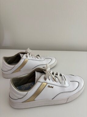 OluKai HA'UPU Leather Sneakers with Gold Accents size 8.5
